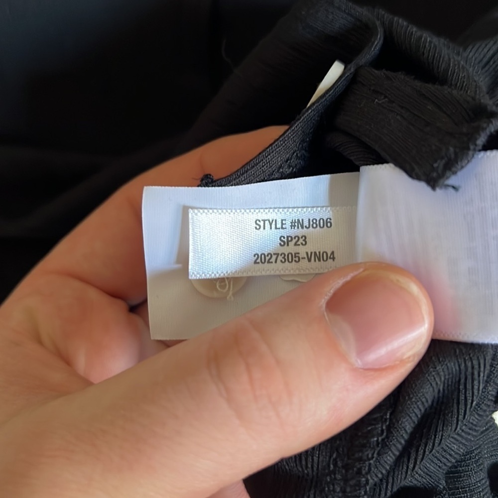 Madewell Ribbed Button-Front V-Neck Tee - Picture 5 of 6